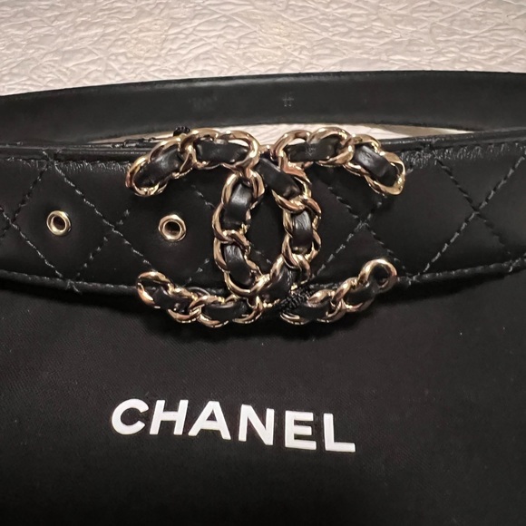 ❤️‍🔥CHANEL❤️‍🔥 BLACK QUILTED NEW CC LOGO GOLD BUCKLE BELT SIZE 80 - Picture 2 of 16